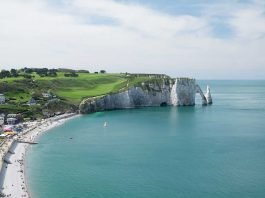 Étretat Credit Laurent Gence VIA unsplash