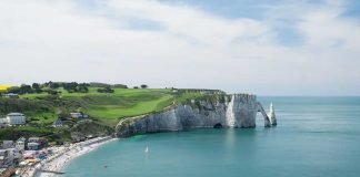 Étretat Credit Laurent Gence VIA unsplash